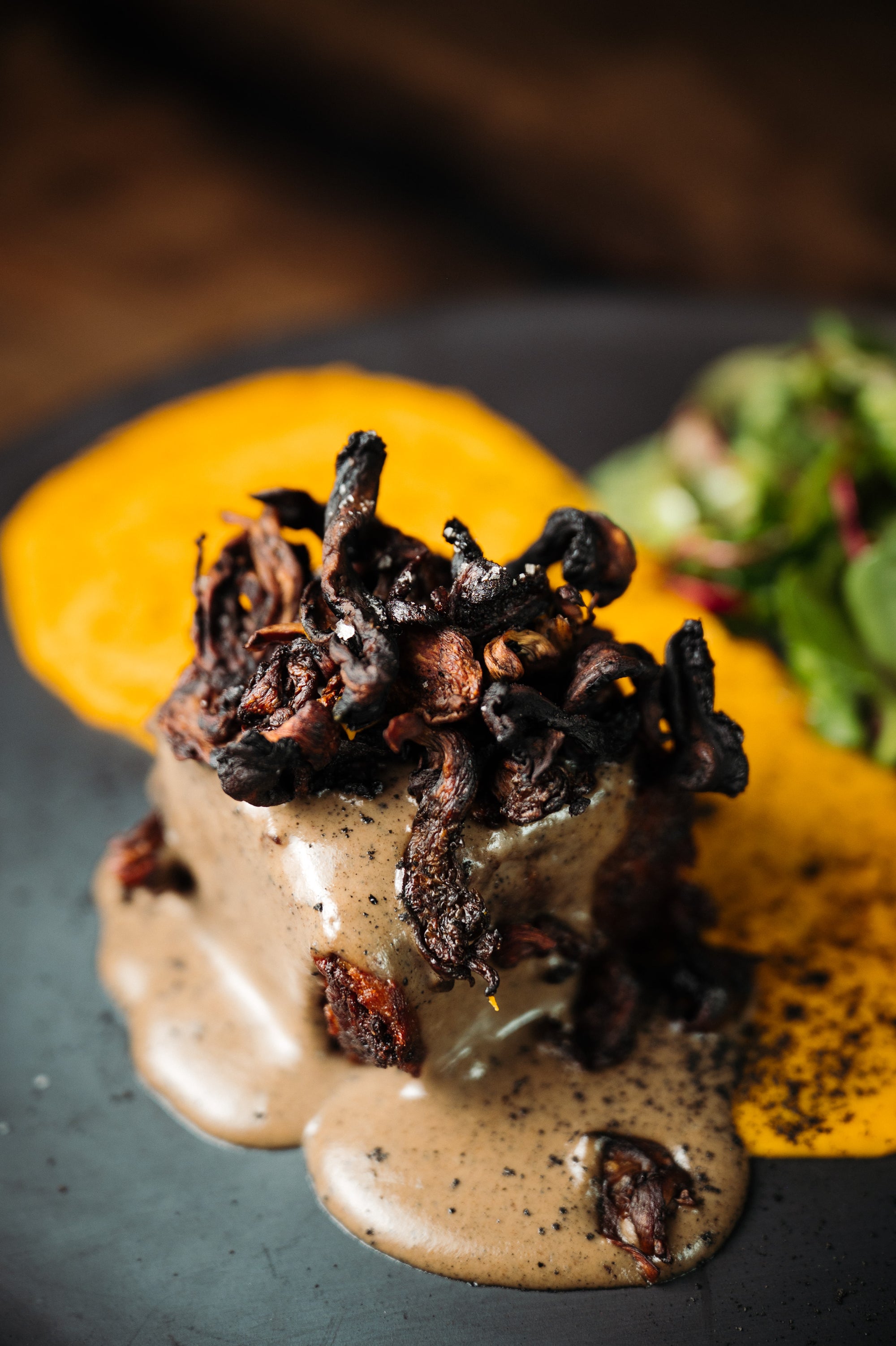 Short Rib Con Chicharrón de Hongos