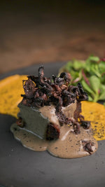 Short Rib Con Chicharrón de Hongos